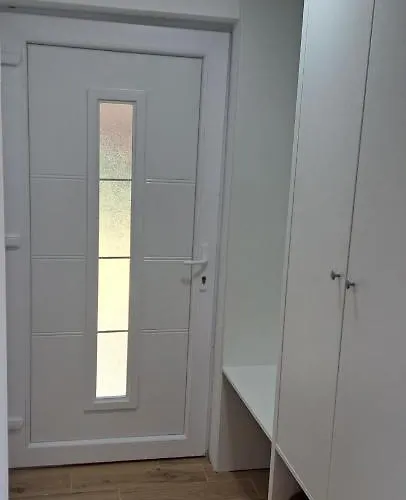 Kuca Carolija 度假居 *