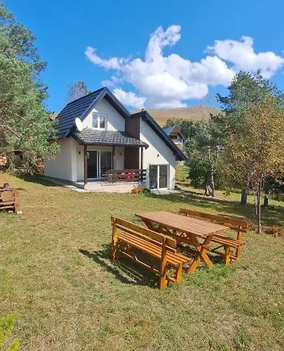 Kuca Carolija * 兹拉蒂博尔